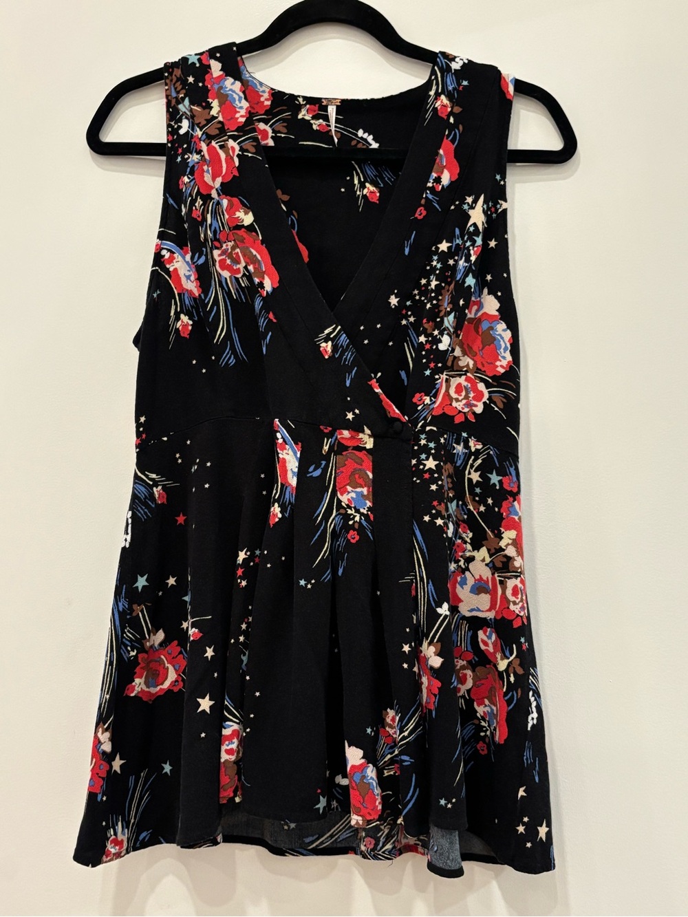 Free People Floral V-Neck Wrap Sleeveless Tank Blouse Shirt Boho Chic Tunic Top